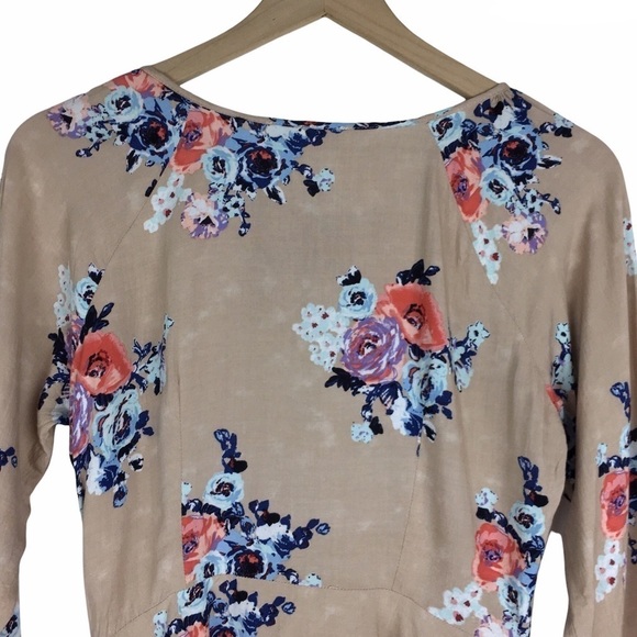 GIMMICKS by BKE Blouse Top Floral Appliqué Taupe Multicolor Boho Size Small - Picture 5 of 12